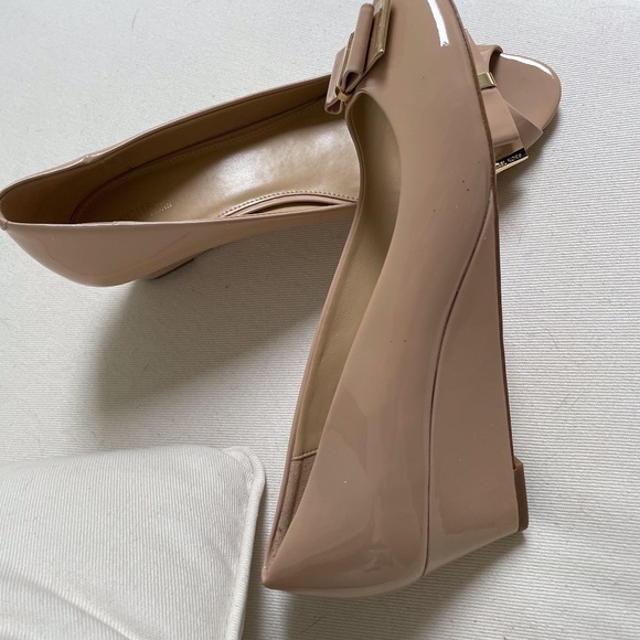 Michael Kors Kiera Pepton Bow Wedge, 11 Medium - Picture 1 of 2